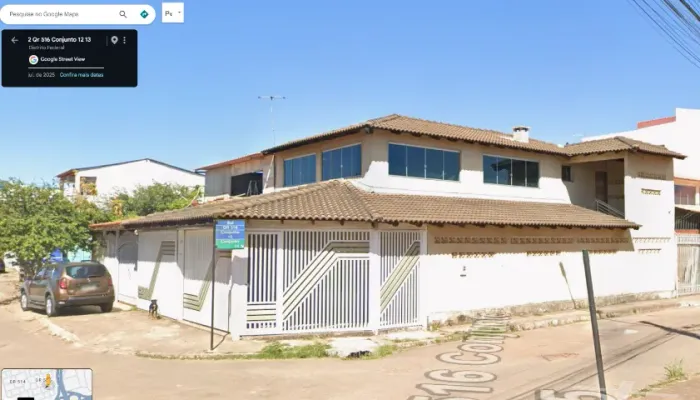 CASA DE ESQUINA COM ÁREA DE LAZER - SAMAMBAIA SUL (QR 516)