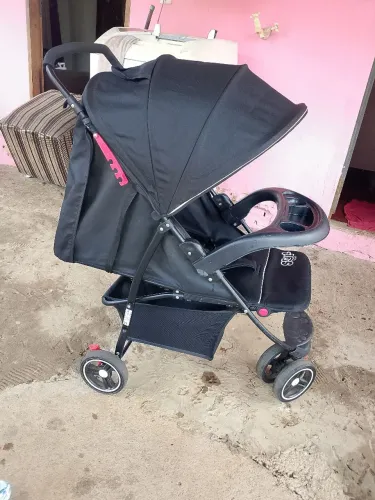 Vende-se carrinho de bebê