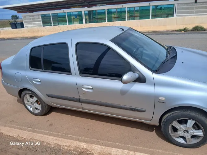 Renault Clio Sed. Expression Hi-flex 1.0 16V 4P 2006