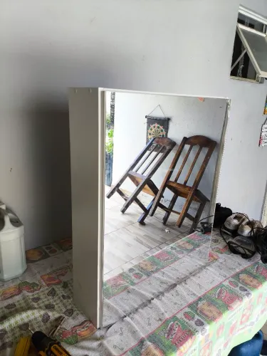 Armário de banheiro com espelho 