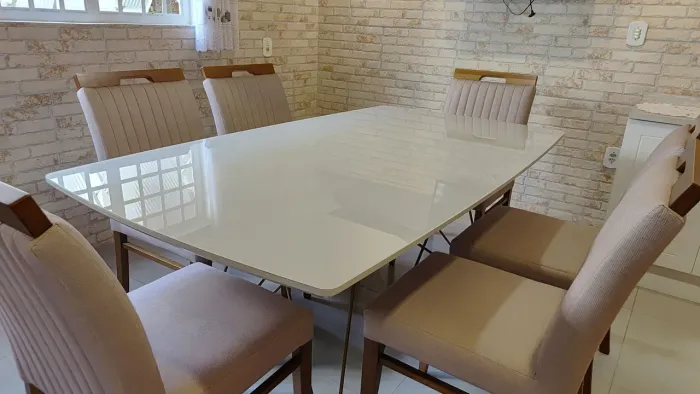 Conjunto mesa com seis cadeiras