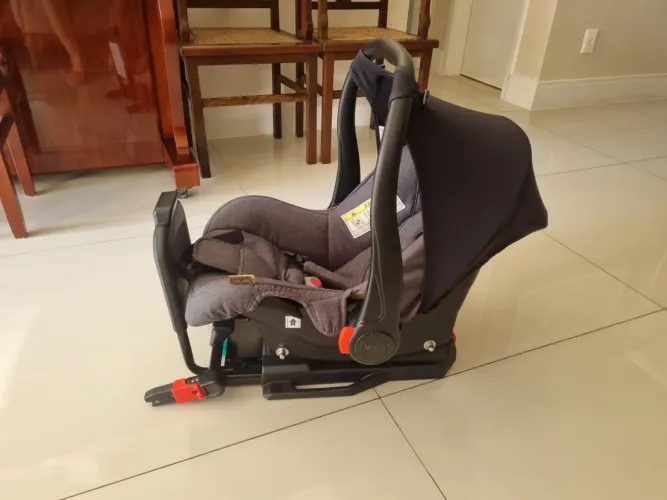 Bebê conforto ABC design com base isofix e adaptador para carrinho