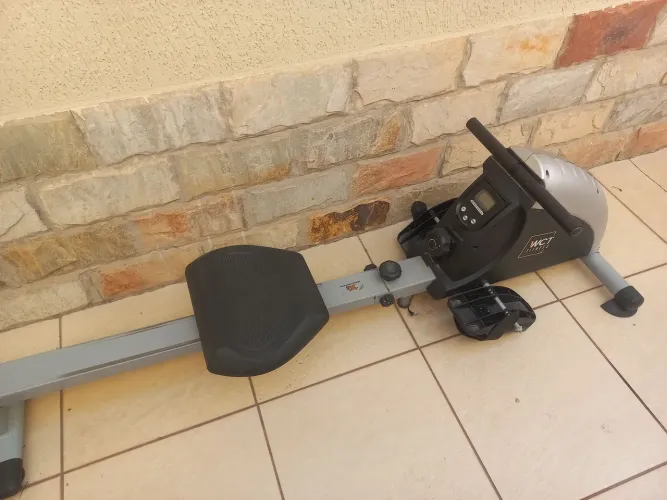Aparelho de ginástica (simulador remo)