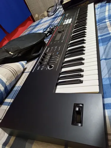 Teclado Juno DS 76 Teclas semi novo
