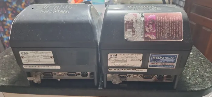 2 impressoras fiscais, 1 fonte e dois cabos USB.