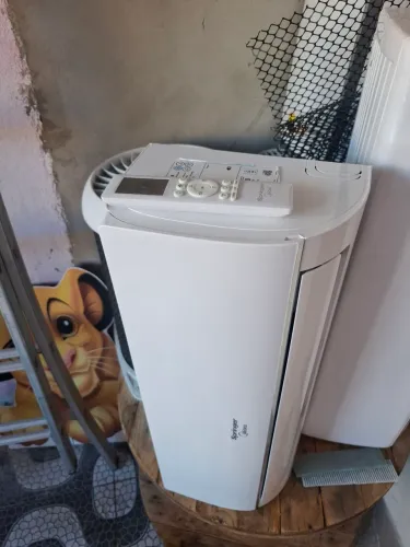 Ar condicionado split Midea 9k btus.