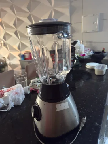 Liquidificador com copo de vidro