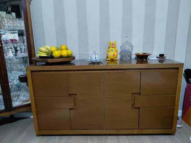 Lindo Buffet de madeira contemporâneo