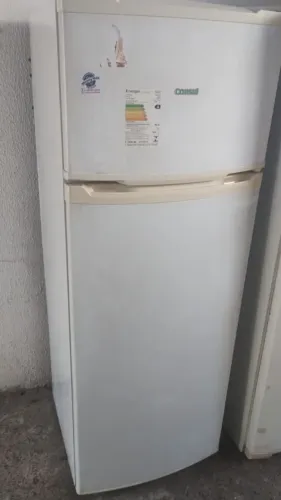 Vende se geladeira a partir de 700