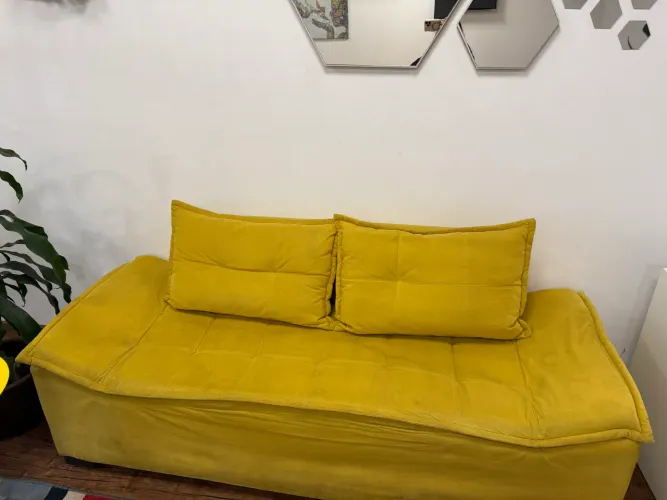 Sofá amarelo