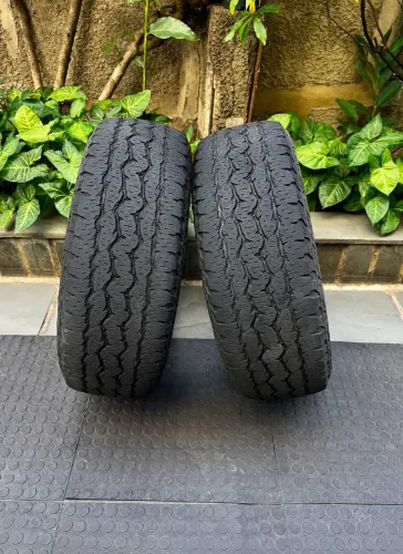 Par de Pneus Semperit 225/65 R17 102H - R$ 120