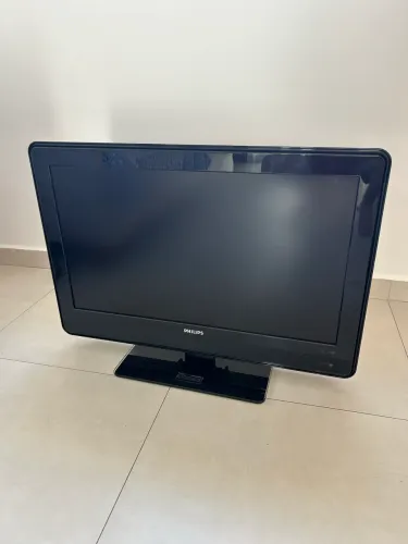 TV Philips 32" LCD (Ótimo Estado)