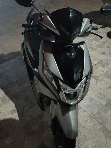 Honda Elite modelo 2025 com menos de 500km rodado