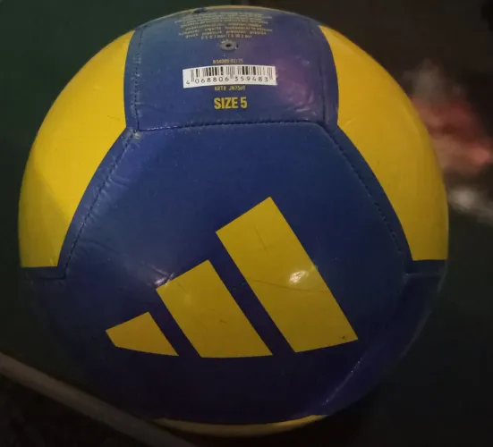 Bola adidas original.