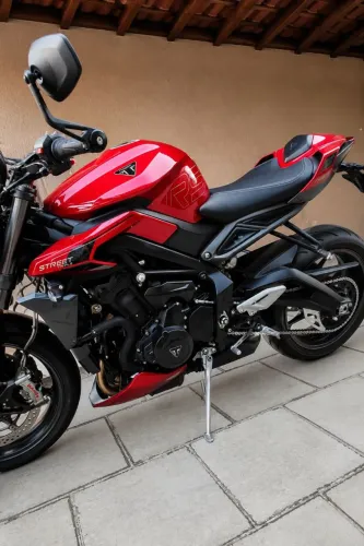 Street Triple 765 RS sem detalhes 