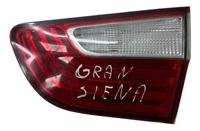 Lanterna Tampa Mala Direita Fiat Grand Siena 2014/21 Direito/passageiro Vermelho