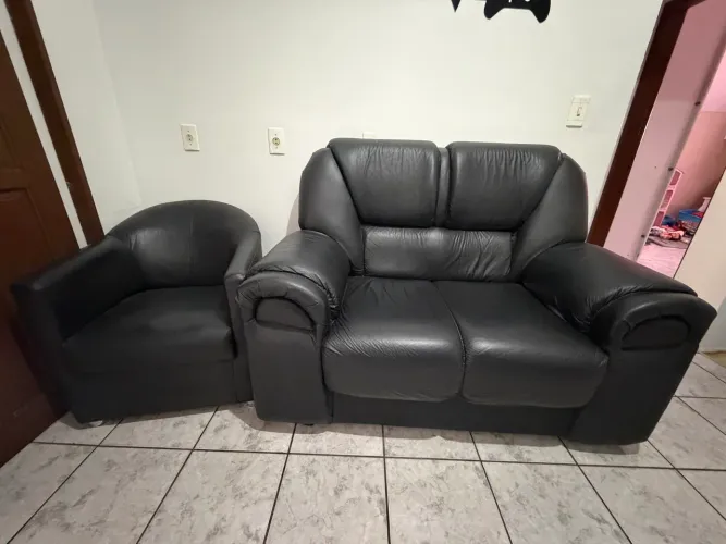 Sofá corino 2 lugares + poltrona