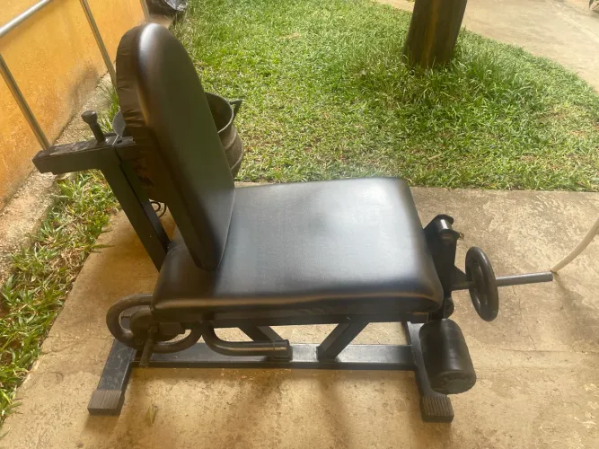 Cadeira extensora da Levere fitness