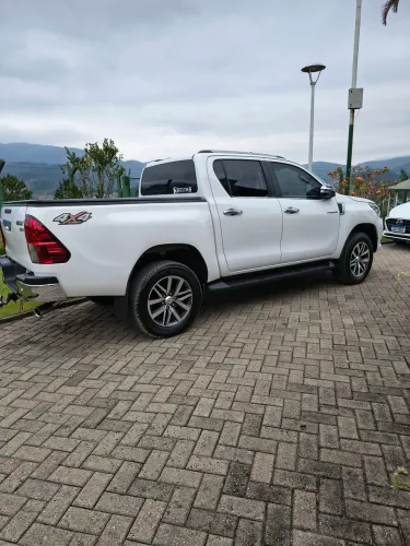 Toyota Hilux CD SRX 4X4 2.8 TDI 16V Diesel Aut. 2017