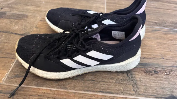 tênis adidas academia