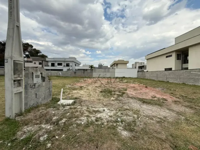 OPORTUNIDADE | Terreno Plano em Condomínio Fechado | 212m² | Jacareí