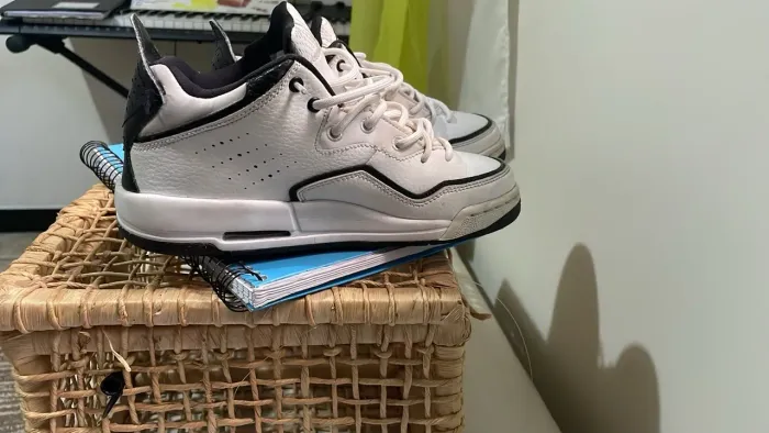 Tênis seminovo, usado poucas vezes. Nike Original.