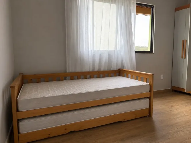 Cama madeira com auxiliar