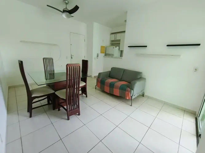 Apto Mobiliado com 2 quartos sendo 1 suíte, vg garagem, Cancela Preta - Macaé - RJ