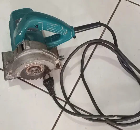 Makita 127v 1300w