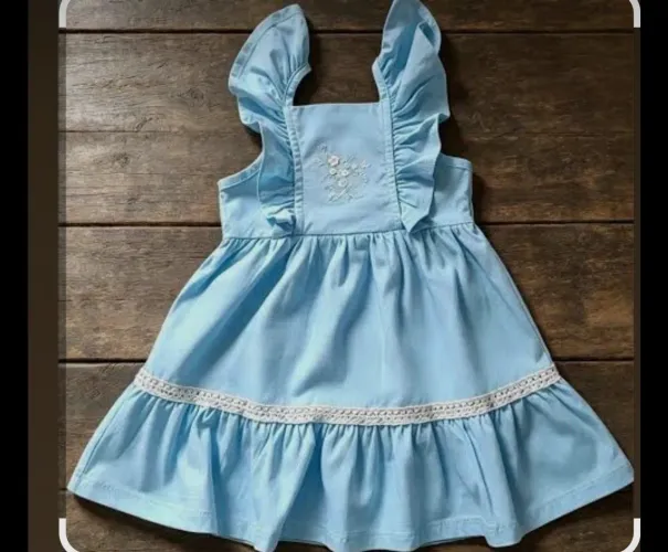 Meia maluca e roupas infantis