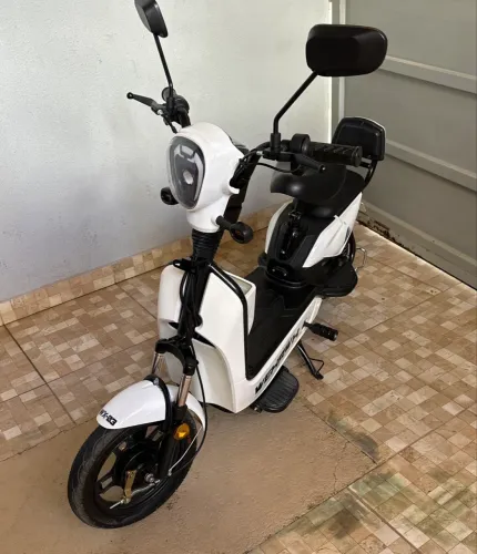 Scooter elétrica 