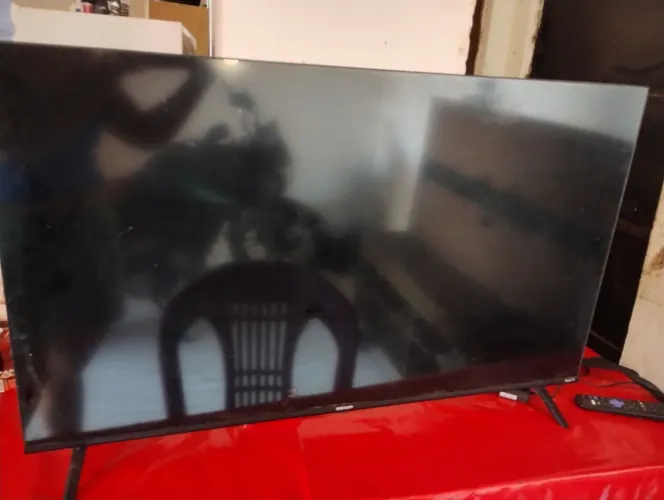 Vendo tv pra retirada de peça