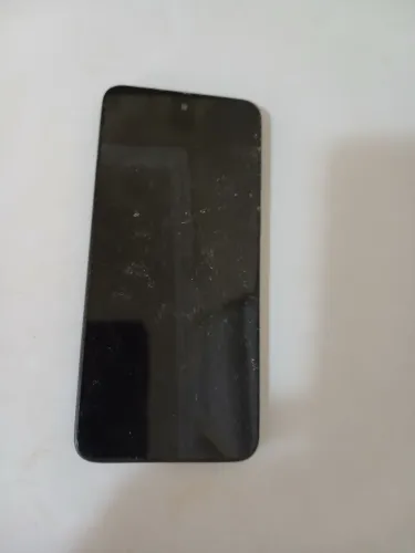 Vendo esse Celular Motorola G53. Está com a tela trincada, mas funcionando perfeitamente