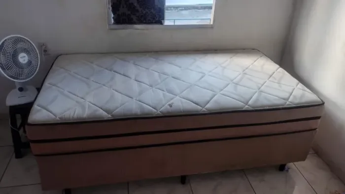 Vendo Cama Box Solteirão 110x200 completa - Boa Conservação