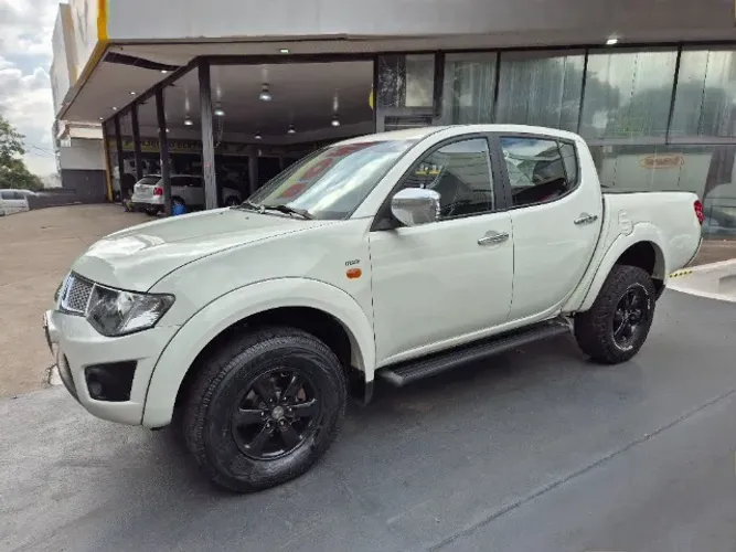 Mitsubishi L200 Triton HPE 3.2 CD TB Int.diesel AUT 2012