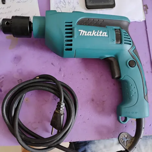 Furadeira Makita