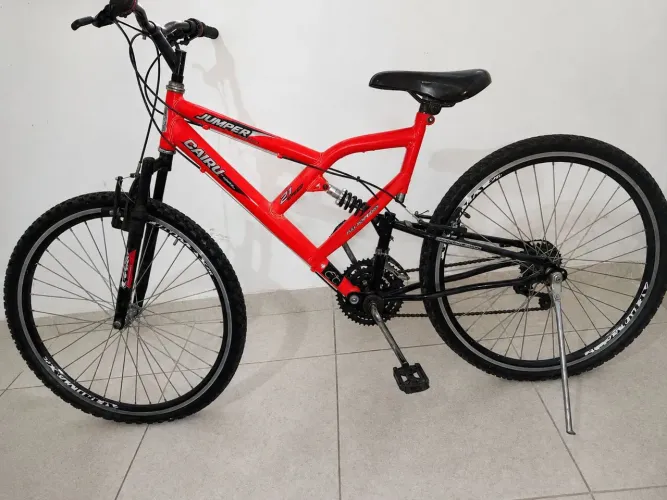  (OPORTUNIDADE) Bike Cairu Jumper aro 26 suspensão dupla pouco usada