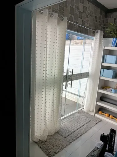 2 LINDAS CORTINAS NA COR BRANCA