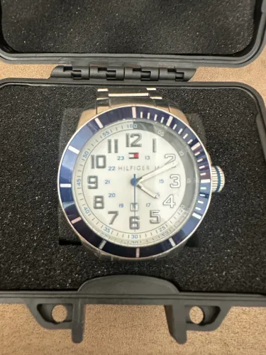 Relógio Tommy Hilfiger.