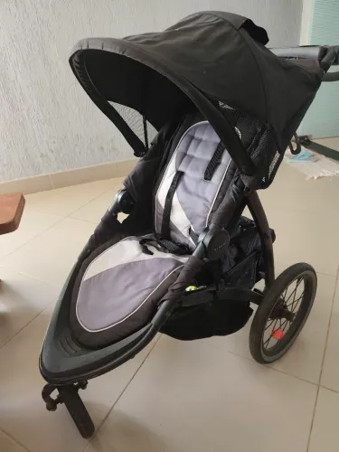 Carrinho de bebê para corrida