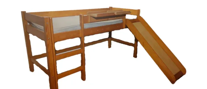 Cama Infantil Com Escorregador, Cortina E Aparador/mesa