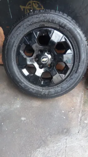Jogo de rodas aro 17 para S10 e blazer ,com pneus 245/65-17  Dueller Bridgestone 