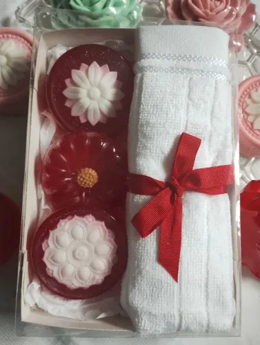Kit presente três sabonetes glicerinado perfumado morango