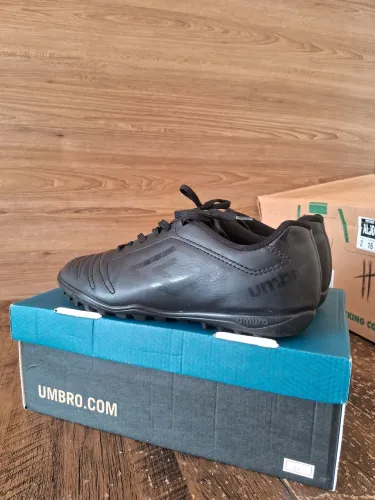 Chuteira Society Umbro Preta Nº 38