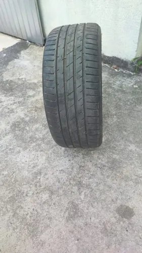 pneu usado 225/40/18 uma unidade em bom estado 