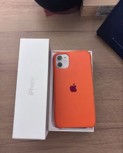 iPhone 11 64GB Branco | Excelente Estado + 4 Capinhas