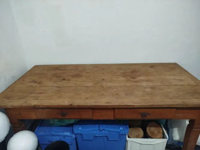 Mesa de madeira rústica 