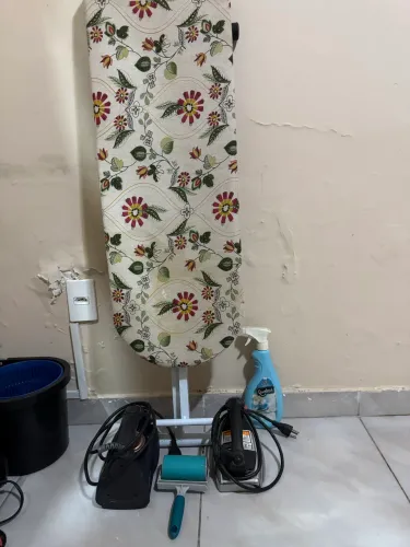 Ferro de passar (2 peças) + tábua de passar