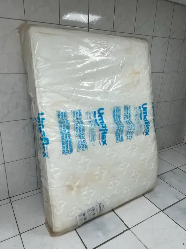 Colchão de Casal molas ensacadas - Branco - Novo