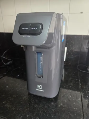 Purificador de água Electrolux seminovo